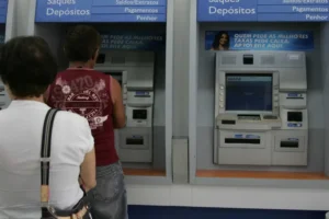 Bancários farão paralisação de 24 horas nesta quinta-feira