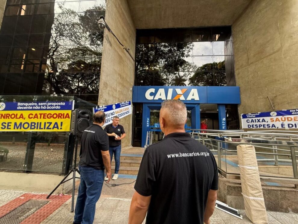 Bancários fazem paralisação em Maringá e cobram avanços na Campanha Salarial