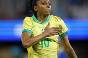 Barça anuncia Kerolin com valor recorde no futebol feminino brasileiro