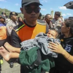 Barco pega fogo com mais de 170 pessoas a bordo na Indonésia; veja