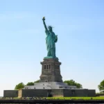 Bebê de 5 meses e mulher morrem após barco virar em Nova York