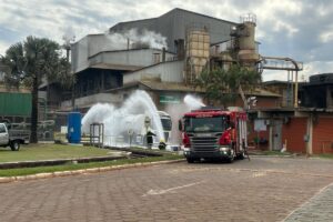 Bombeiros e Cocamar realizam simulação de acidente de grande porte em Maringá