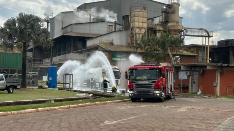 Bombeiros e Cocamar realizam simulação de acidente de grande porte em Maringá