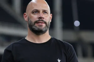 Botafogo demite Franclim Carvalho após sequência de resultados ruins