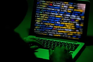 Brasil vive epidemia de crimes digitais (mulheres e jovens mais visados)