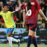 Câmara aprova lei com medidas para promover futebol feminino no país