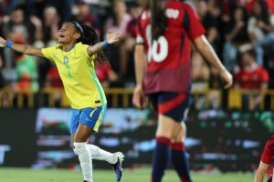Câmara aprova lei com medidas para promover futebol feminino no país