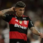Carrascal lidera goleada e Flamengo cola no Palmeiras no Brasileirão