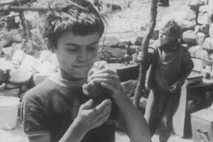 Cine UEM exibe documentário sobre crianças autistas não verbais nesta quarta-feira