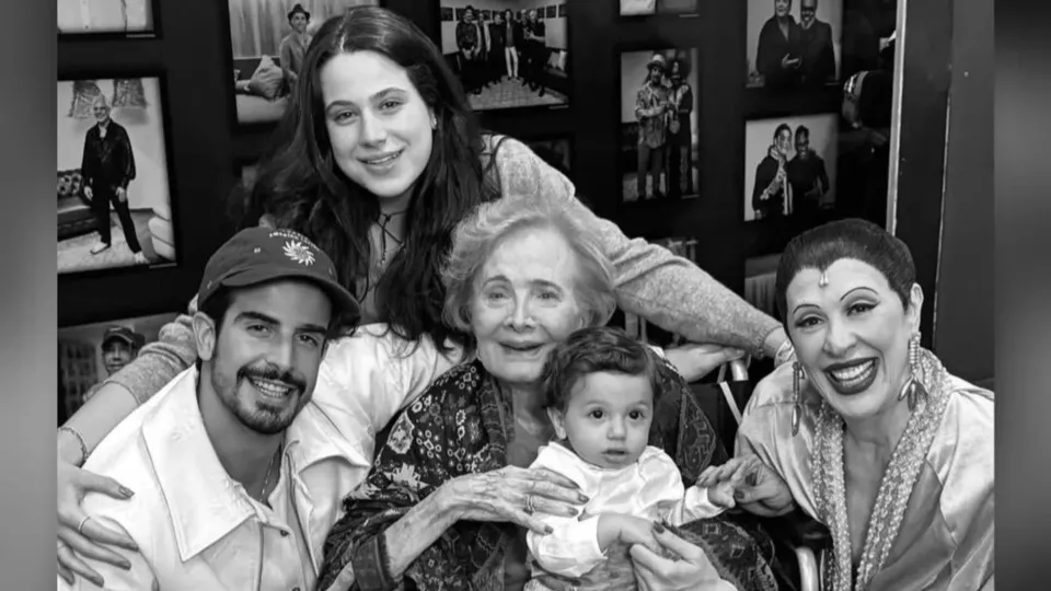 Cláudia Raia lamenta morte da “mãe na ficção” e também de Laura Cardoso