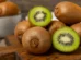 Comer kiwi com casca faz bem? Veja 5 benefícios que muita gente ignora