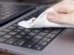 Como limpar o teclado do computador sem danificar as teclas e circuitos