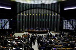 Congresso retorna com dúvidas sobre PEC do fim da 6x1 e prioridade para pautas do agro