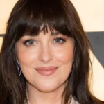 Dakota Johnson e Role Model terminam romance discreto após meses juntos