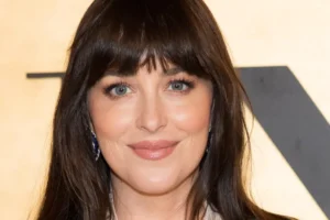 Dakota Johnson e Role Model terminam romance discreto após meses juntos