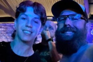 De pai para filho: paixão pelo rock e por discos de vinil atravessa gerações em Maringá