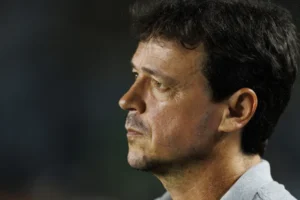 Diniz se diz ansioso para contar com Memphis no Corinthians: 'Vai dar peso para o time'