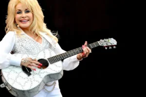 Dolly Parton deixou canção inédita em cápsula do tempo trancada até 2046