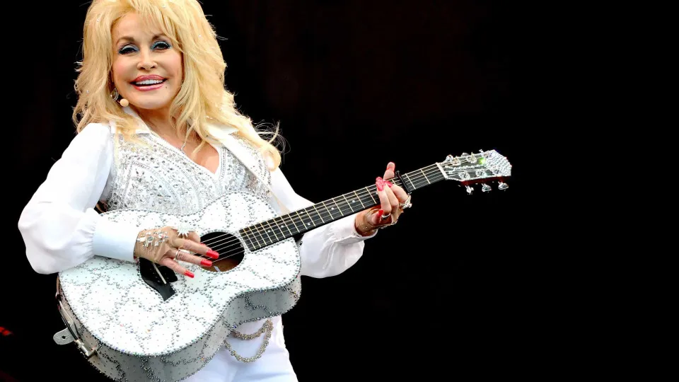 Dolly Parton deixou canção inédita em cápsula do tempo trancada até 2046