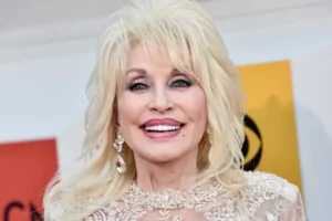 Dolly Parton desvalorizou sintomas antes do câncer? "Não dei atenção"