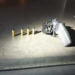 Durante blitz na região central de Maringá, polícia prende motorista com revólver e passageiro com mandado de prisão em aberto