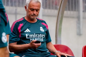 "É sagrado": Mourinho motiva aviso aos jogadores do Real Madrid