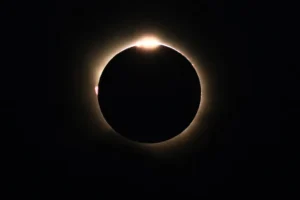 Eclipse solar foi presenciado na Rússia, Espanha, Groenlândia, Islândia e em parte de Portugal