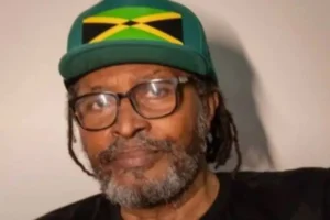 Edson Gomes é internado na UTI após passar mal depois de show na Bahia