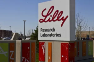 Eli Lilly processa seis empresas nos EUA por venda ilegal de retatrutida, molécula ainda em pesquisa