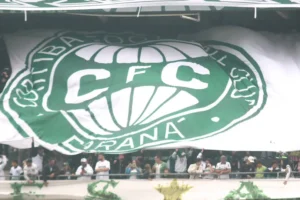 Em busca da reação, Coritiba recebe a lanterna Chapecoense para encerrar jejum no Couto Pereira