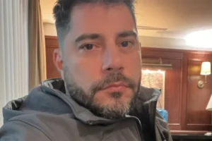Em pegadinha nas redes sociais, Evaristo Costa anuncia que vai produzir 'conteúdo adulto'