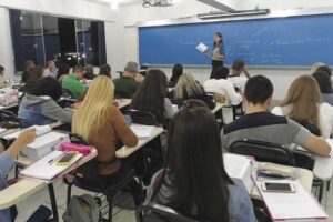 Ensino superior retoma atividades do segundo semestre com avanço do modelo híbrido entre presencial e EAD