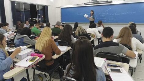 Ensino superior retoma atividades do segundo semestre com avanço do modelo híbrido entre presencial e EAD