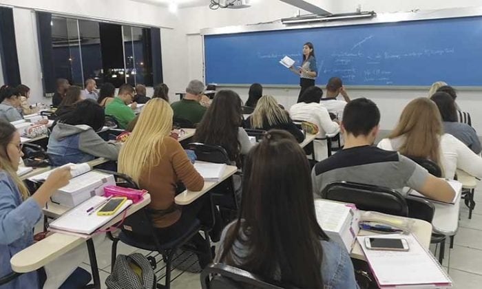 Ensino superior retoma atividades do segundo semestre com avanço do modelo híbrido entre presencial e EAD