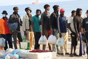 Espanha disponibiliza abrigos temporários para 1.800 migrantes em Ceuta