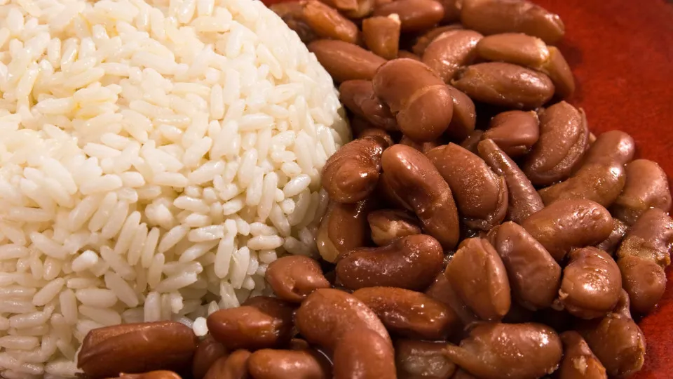 Estudo associa arroz e feijão a dieta mais saudável, barata e sustentável