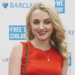 Evanna Lynch, de 'Harry Potter', se casa em cerimônia modesta em Londres