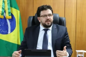 Ex-chefe de gabinete de Lula deixa campanha após contas pagas por empresária alvo da PF