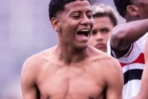 Ex-jogador da base do São Paulo é morto a tiros aos 15 anos durante jogo