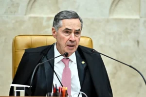 Ex-ministro do STF Luís Roberto Barroso é internado em São Paulo