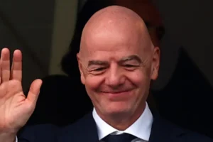 FIFA admite erros, mas reafirma apoio a Infantino após reunião