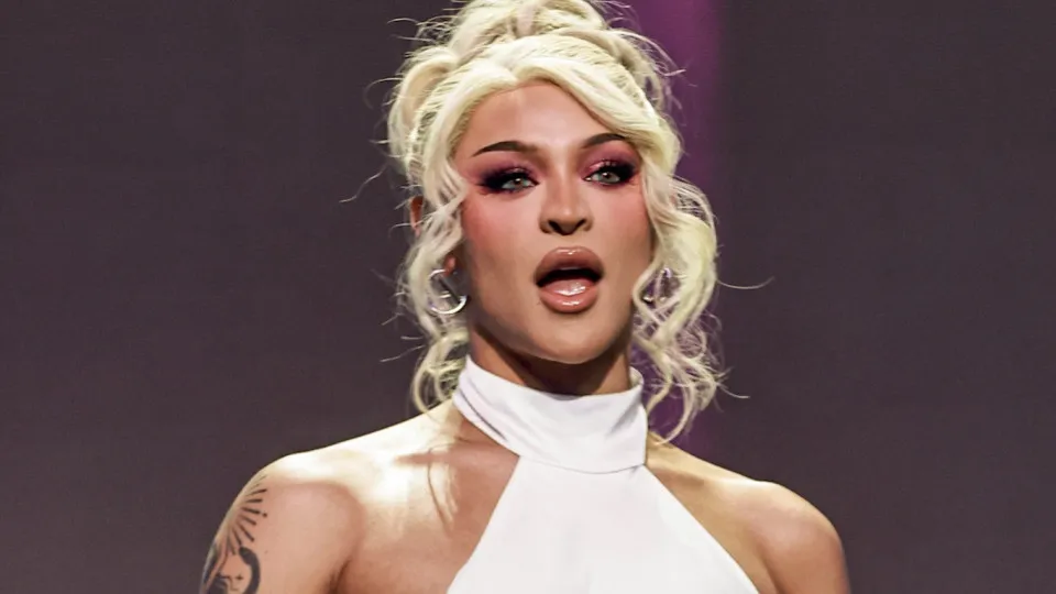 Fãs detonam Ana Castela e defendem Pabllo Vittar em briga política