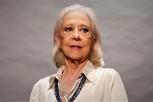 Fernanda Montenegro faz mãe viciada em bingo na série 'Emergência 53'