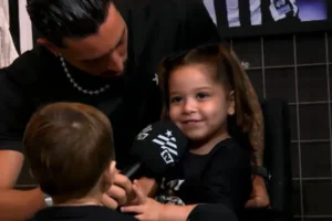 Filha de Alex Telles canta hino do Botafogo e vídeo viraliza; assista