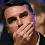 Flávio Bolsonaro diz que filiação dele foi fraudada: sistema tenta me parar, afirma