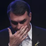 Flávio escreve carta a Bolsonaro, chora e diz que proibir visita no Dia dos Pais é desumano
