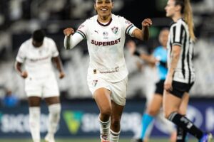 Fluminense domina, vence e complica Botafogo no Brasileirão Feminino