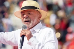 Foto de Lula com chapéu na urna não é propaganda eleitoral, diz MP