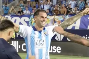 Fulham abandona campo, técnico é expulso e Málaga fica com troféu