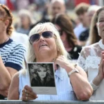 Funeral da cantora Bonnie Tyler reúne uma multidão emocionada no País de Gales